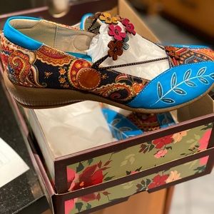 SOCOFY Folkways Pattern Shoes NIB